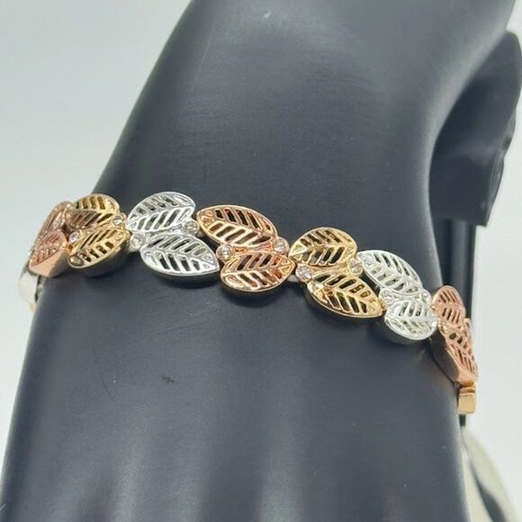 Northcrest Tri-color Leaf Motif Stretch Bracelet - Picture 11 of 14